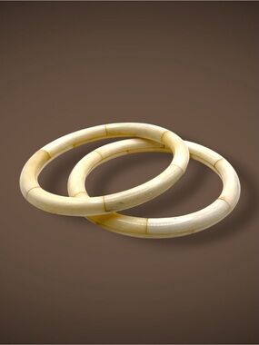 Vintage Pair of Handcrafted Cream Buffalo Horn Bone Bangle Bracelets